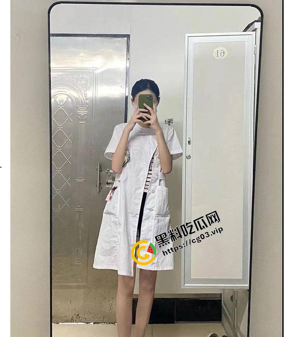 现在的小医院都这么野吗？ 白衣天使 清纯护士在手术室帮病人打飞机还口交  第6张