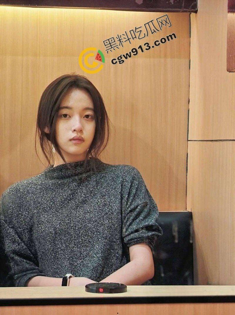 安徽师范美少女的秘密：极致诱惑与色情欲望的交融，吸吮大屌口活一流技术精湛  第1张