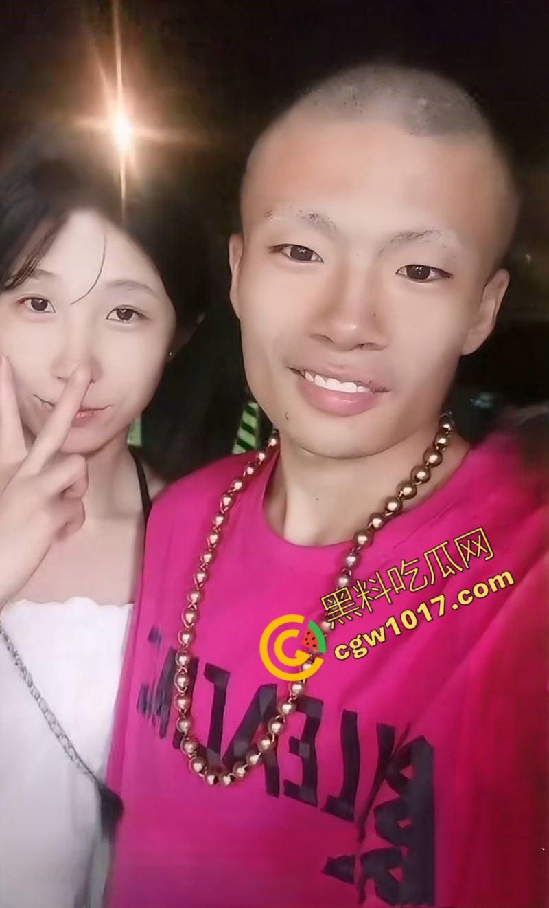 沈阳爆火的精神夫妻【龙王龙妃】尺度爆表!幻想成为现实,狂野体位无套性交,群P中老公分享逗比娘子,震撼观众三观! 第1张 沈阳爆火的精神夫妻【龙王龙妃】尺度爆表!幻想成为现实,狂野体位无套性交,群P中老公分享逗比娘子,震撼观众三观! 第1张