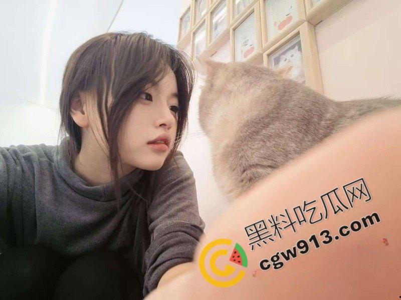 安徽师范美少女的秘密：极致诱惑与色情欲望的交融，吸吮大屌口活一流技术精湛  第2张