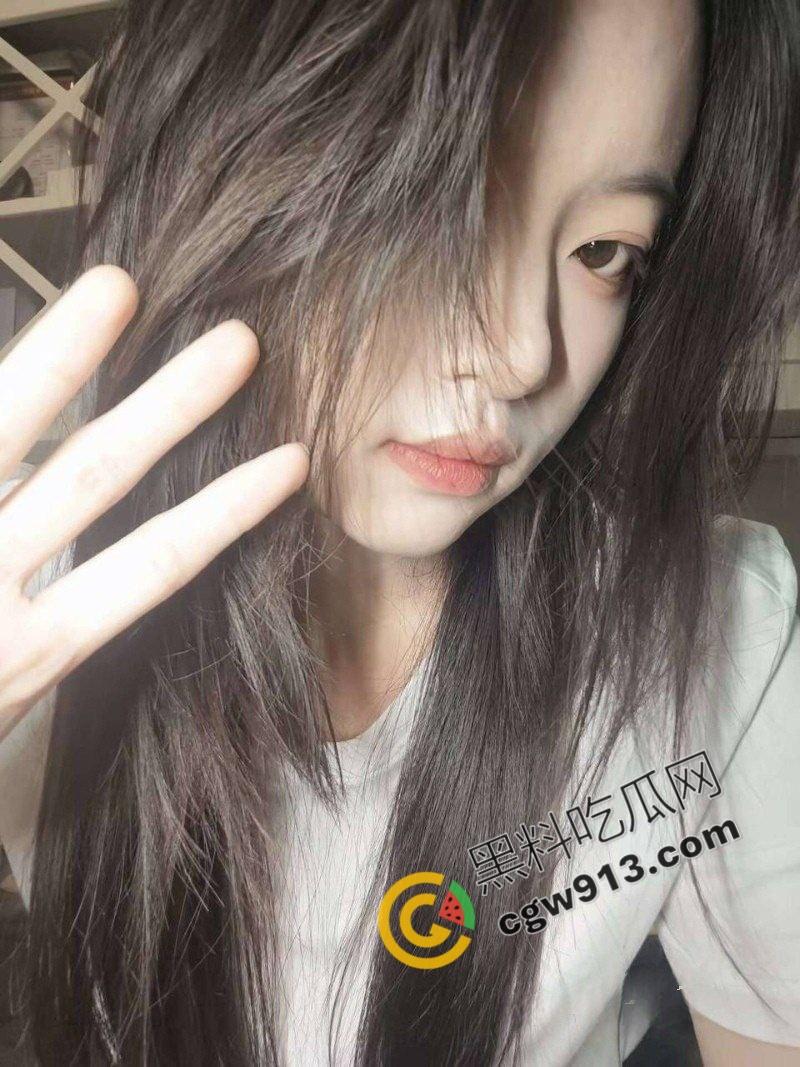 安徽师范美少女的秘密：极致诱惑与色情欲望的交融，吸吮大屌口活一流技术精湛  第3张