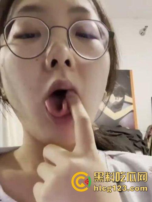 美国加州大学『赵敏璇』反差视频流出!清纯女神成了调教奴,SM抽打喝尿样样来! 第6张 美国加州大学『赵敏璇』反差视频流出!清纯女神成了调教奴,SM抽打喝尿样样来! 第6张