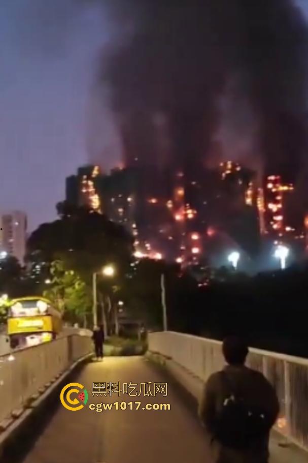 11月26日香港大埔宏福苑五级大火，维修外墙竹架起火不阻燃材料猛烧7栋31层大楼，要不是材料劣质能起火吗？  第6张
