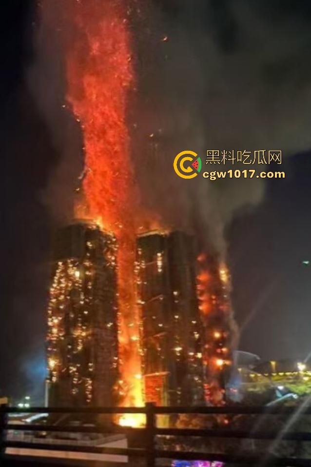 11月26日香港大埔宏福苑五级大火，维修外墙竹架起火不阻燃材料猛烧7栋31层大楼，要不是材料劣质能起火吗？  第8张