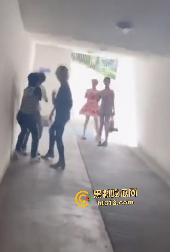 上海杨浦地下车库惊爆恶霸群殴未成年人，恶霸女友还竖大拇指点赞叫嚣  第1张