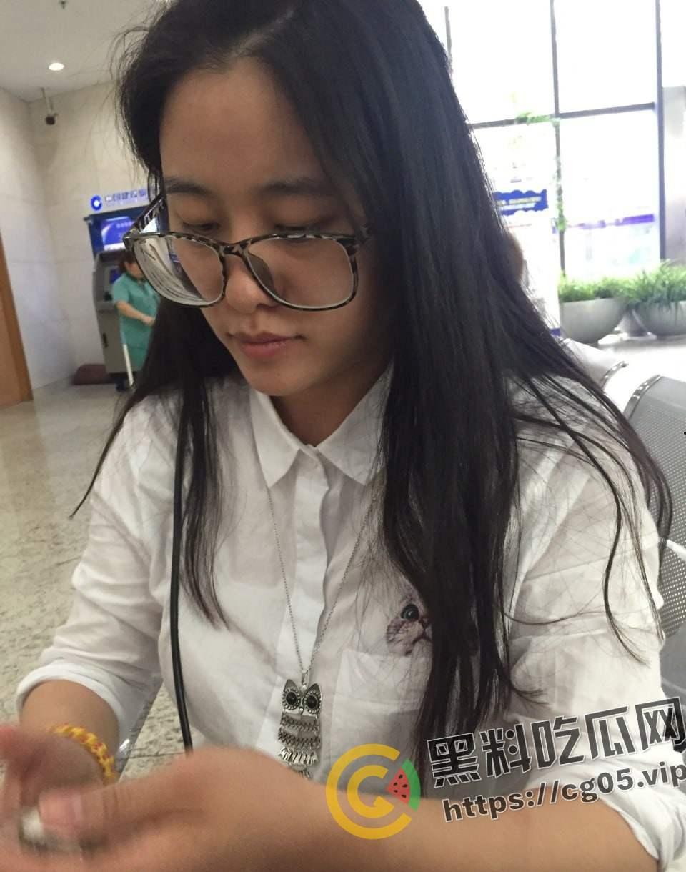 北京市第二中学 语文老师【王丽】被炮友叫做丽姐 喜欢穿cos跟炮友约炮 边做爱边跟父母打电话  第1张