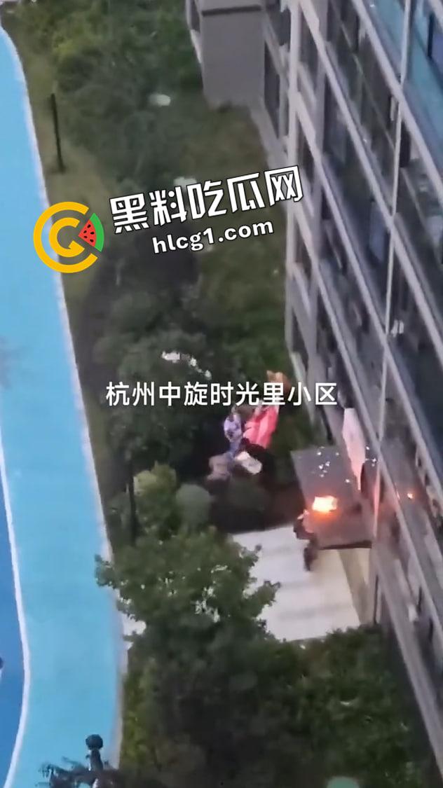 杭州时光里火灾现场无码版！男子坠楼砸伤救助人员 希望人没事  第2张