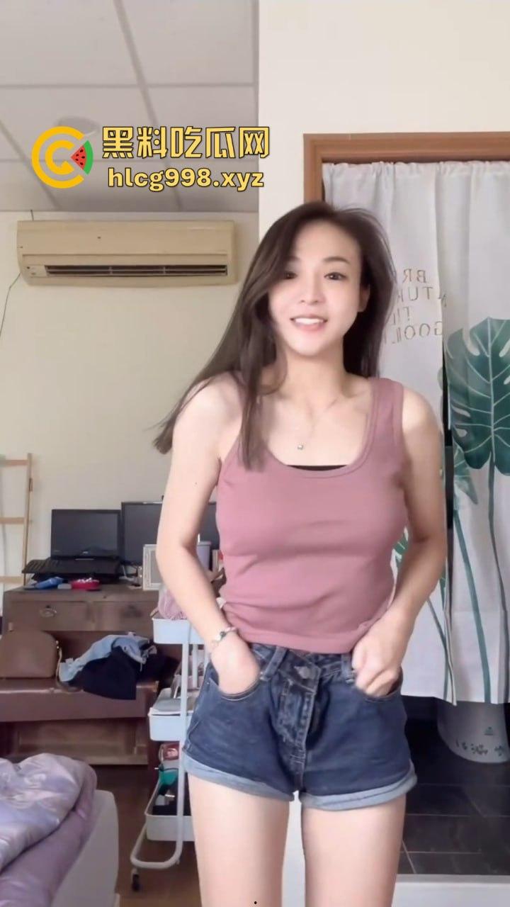 吉林美少女【欧阳依云】居家全裸自拍视频云盘被爆，骚里骚气的身材全曝光！  第3张