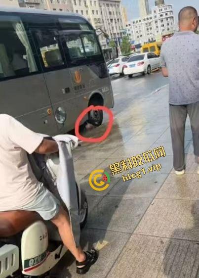 大连大暴雨!父女俩被冲进大巴车 卡在底盘下溺水!2人双双身亡! 第7张 大连大暴雨!父女俩被冲进大巴车 卡在底盘下溺水!2人双双身亡! 第7张