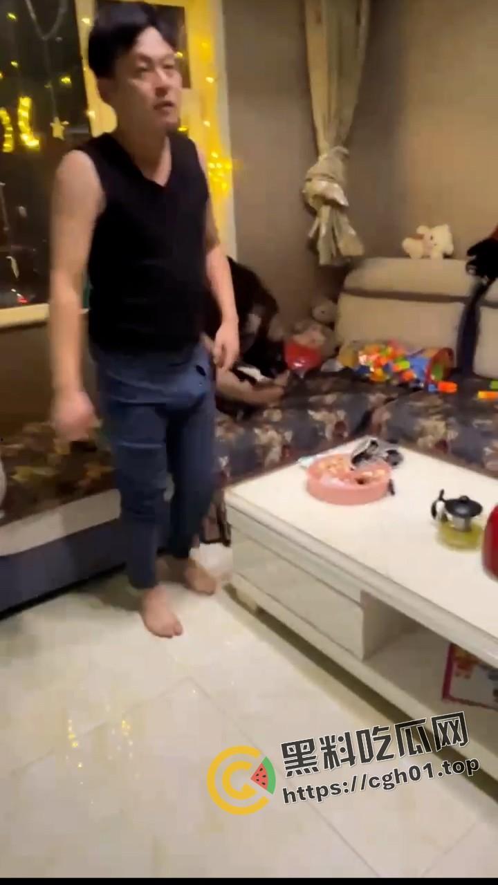 女婿出轨岳母 沙发大战 被捉奸还在硬着 吃了药也要干 这丈母娘该有多骚  第6张