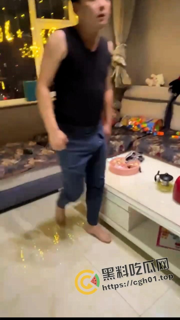 女婿出轨岳母 沙发大战 被捉奸还在硬着 吃了药也要干 这丈母娘该有多骚  第7张