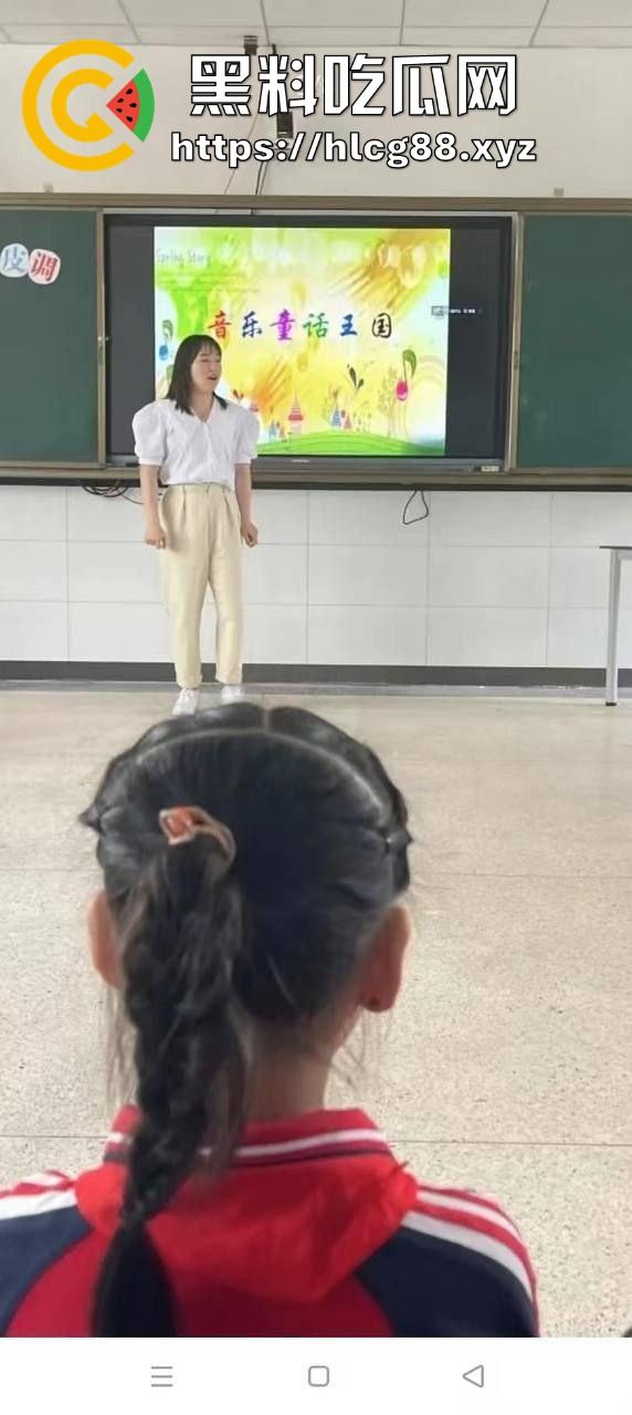 苍南县马镇宝妈怒捉老公操音乐老师小三，小三家脱光干逼被抓爆打，原配美得勾魂还输给贱货！  第10张