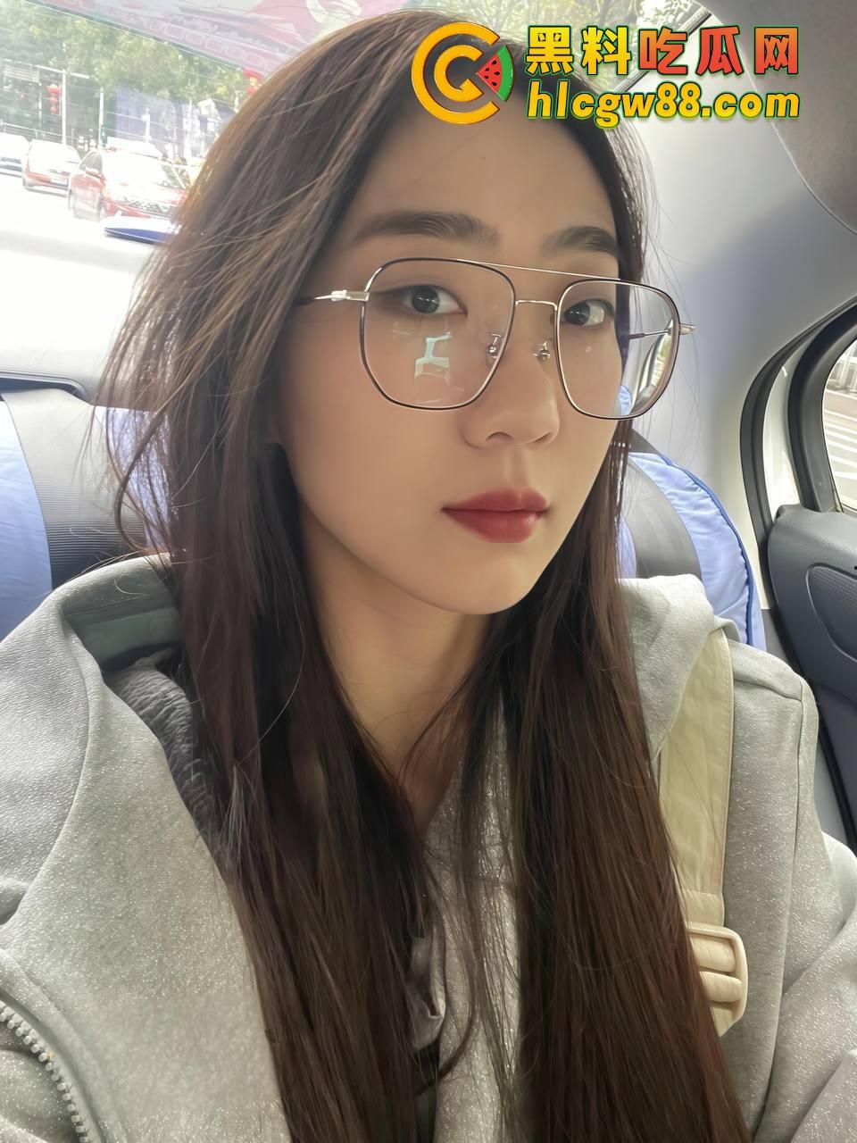 成都少城小学骚鸡老师『苏靖雯』家长肉便器,酒店操逼浪叫不断,眼镜婊爽得翻白眼淫水喷满床! 第3张 成都少城小学骚鸡老师『苏靖雯』家长肉便器,酒店操逼浪叫不断,眼镜婊爽得翻白眼淫水喷满床! 第3张