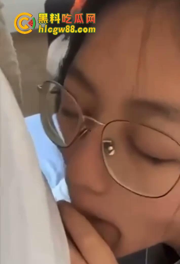 成都少城小学骚鸡老师『苏靖雯』家长肉便器,酒店操逼浪叫不断,眼镜婊爽得翻白眼淫水喷满床! 第7张 成都少城小学骚鸡老师『苏靖雯』家长肉便器,酒店操逼浪叫不断,眼镜婊爽得翻白眼淫水喷满床! 第7张