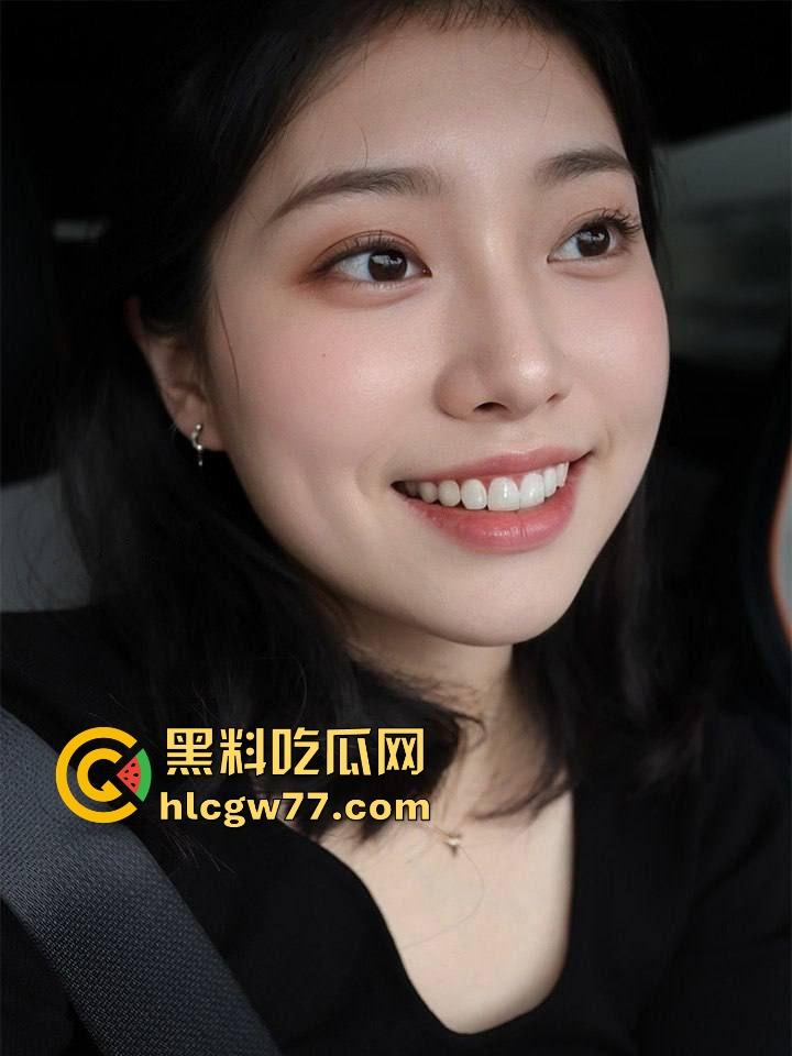 大学生真会玩！情侣在学校食堂沙发上做爱被偷拍 ，现场被人拍下疯传  第2张