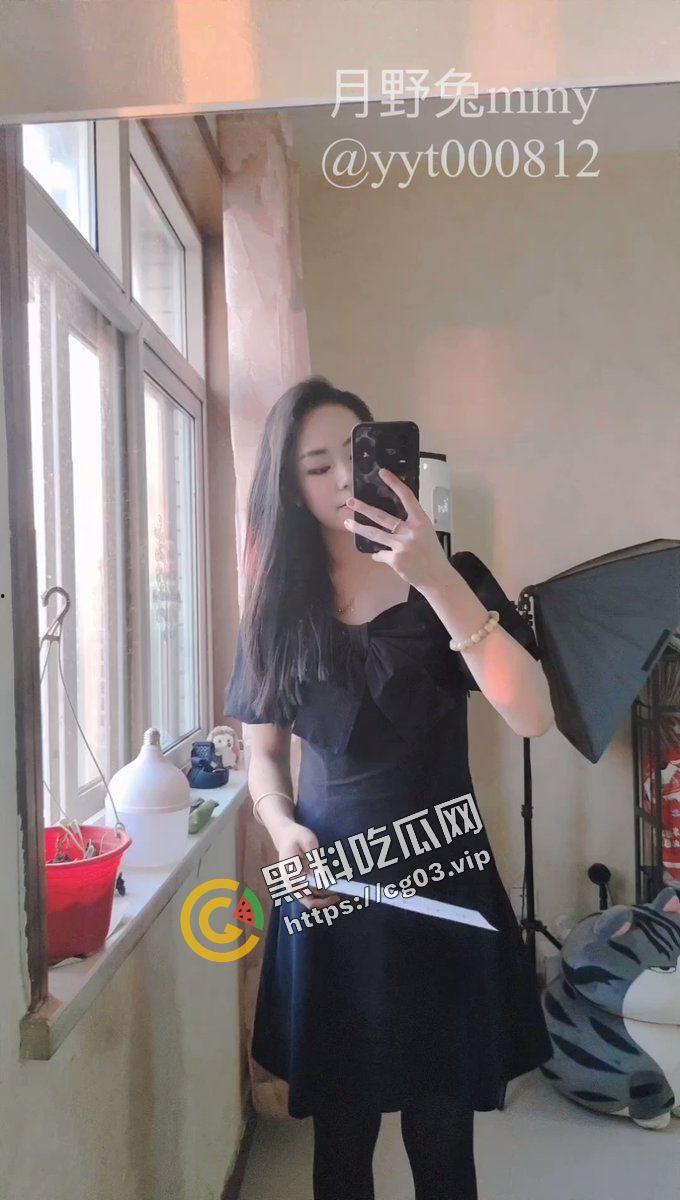 南航在职空姐推特福利姬【月野兔】大战外卖小哥 当着老公的面上演NTR  第4张