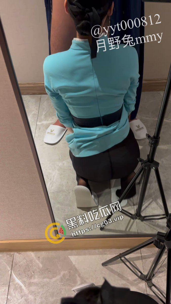 南航在职空姐推特福利姬【月野兔】大战外卖小哥 当着老公的面上演NTR  第5张