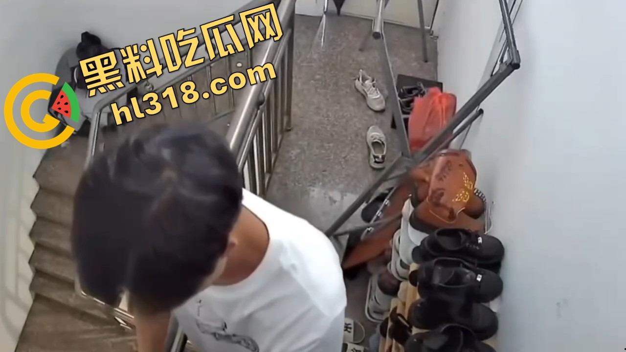 群友深夜迷恋玉足,结果踩进天罗地网?监控一开,真相比脚香还刺激,结果全群看了个全景4K还带声! 第8张 群友深夜迷恋玉足,结果踩进天罗地网?监控一开,真相比脚香还刺激,结果全群看了个全景4K还带声! 第8张