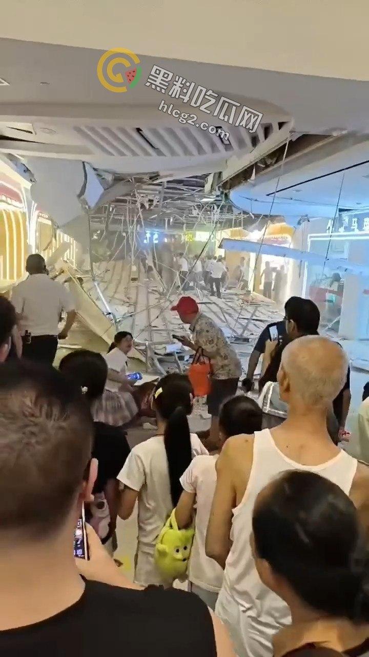 重庆商场吊顶坍塌致6人受伤：惊险瞬间全景回顾，安全隐患引关注  第2张