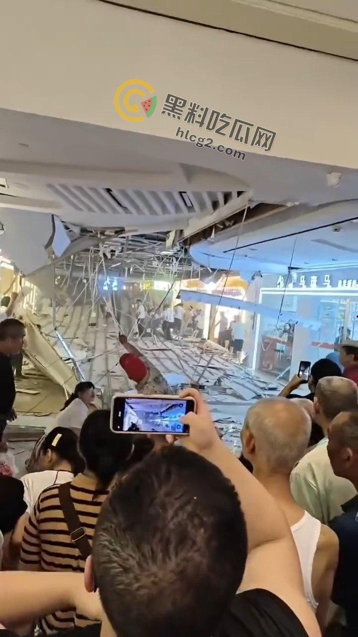 重庆商场吊顶坍塌致6人受伤：惊险瞬间全景回顾，安全隐患引关注  第3张