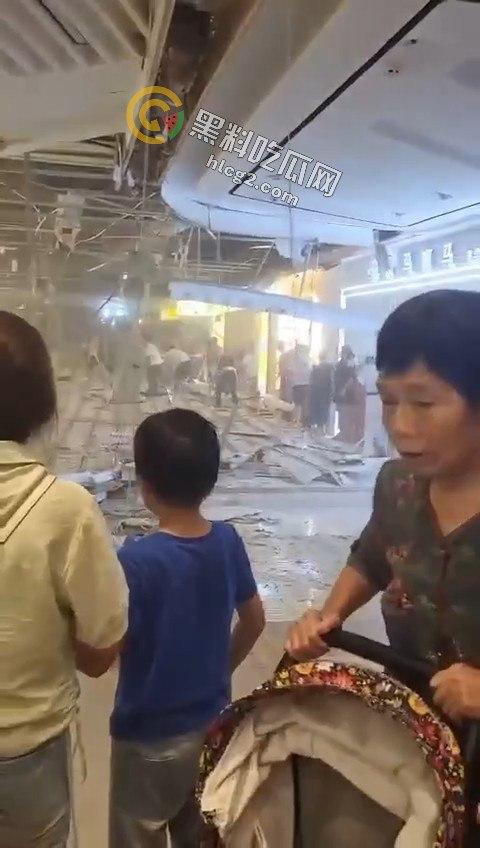 重庆商场吊顶坍塌致6人受伤：惊险瞬间全景回顾，安全隐患引关注  第4张