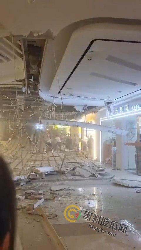 重庆商场吊顶坍塌致6人受伤：惊险瞬间全景回顾，安全隐患引关注  第7张