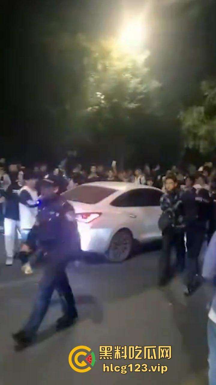 欠收拾！鬼火少年济南闹市区炸街 飙车放火 大街蹦迪 人还是不能吃得太饱！  第7张