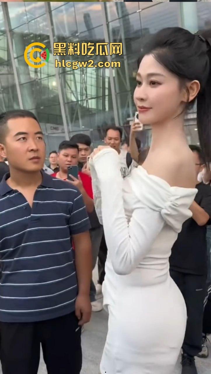 火遍全网的骚眼神大师【条纹哥】封号 一个纯粹色到骨子里的人 低级趣味的神话落幕 纯粹骚气永留人间! 第6张 火遍全网的骚眼神大师【条纹哥】封号 一个纯粹色到骨子里的人 低级趣味的神话落幕 纯粹骚气永留人间! 第6张