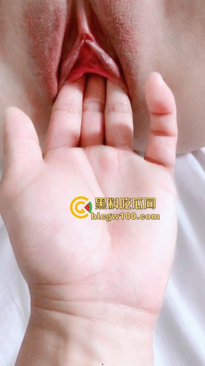 推特博主绿帽龟圈养母畜【丫头呀】供单男s随意玩弄 掰逼求操 口爆咽精又喝尿尺度惊人  第2张