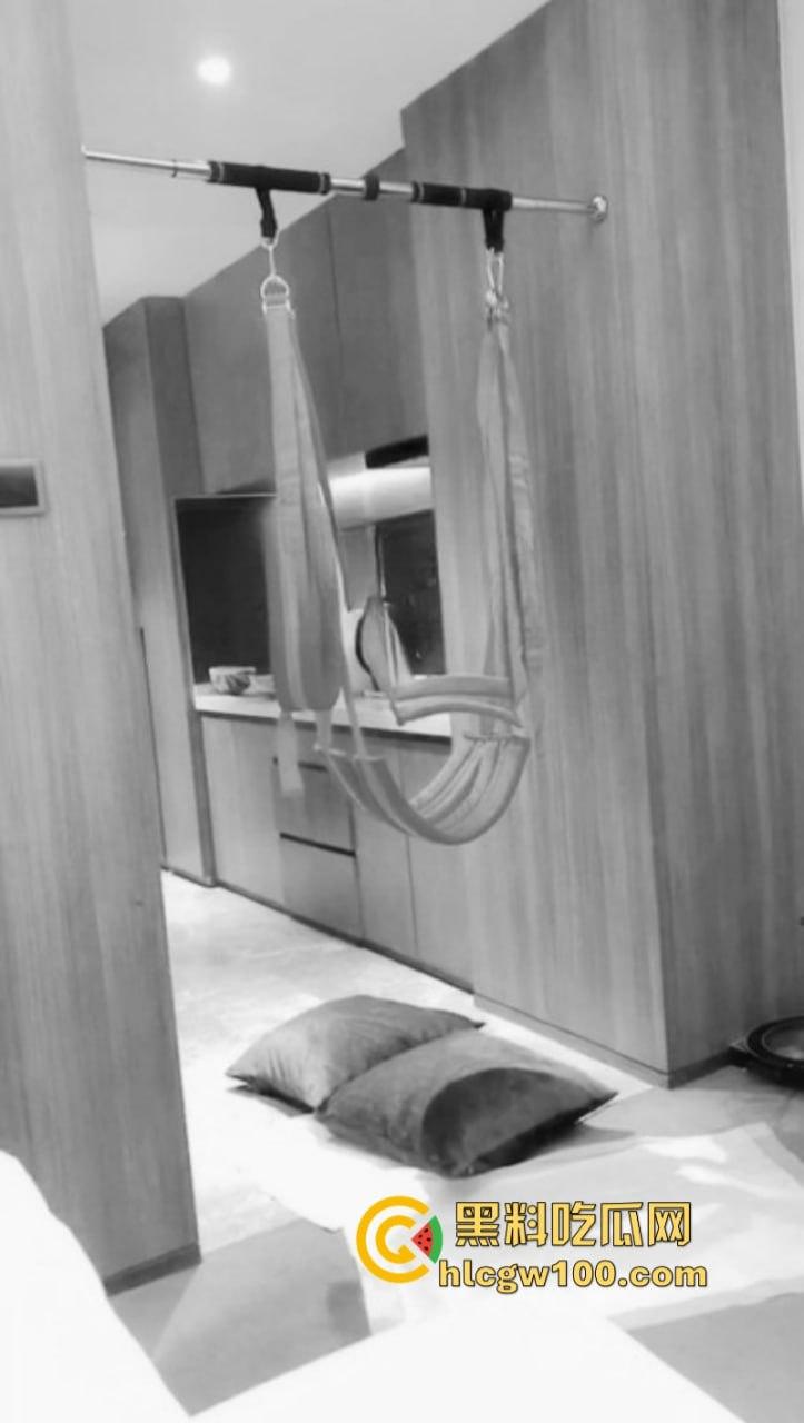 推特博主绿帽龟圈养母畜【丫头呀】供单男s随意玩弄 掰逼求操 口爆咽精又喝尿尺度惊人  第8张