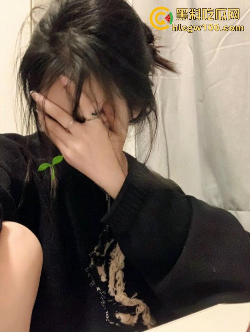 推特博主绿帽龟圈养母畜【丫头呀】供单男s随意玩弄 掰逼求操 口爆咽精又喝尿尺度惊人  第13张