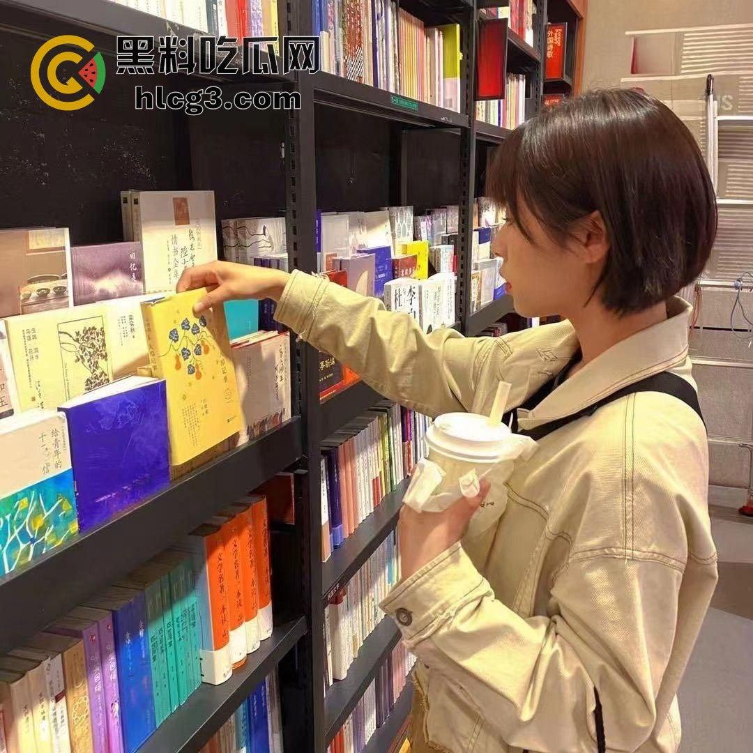 叶璇亲密旅拍视频流出，上海美女与青岛男友激情狂欢，云盘泄密大尺度片段引发轰动！  第6张