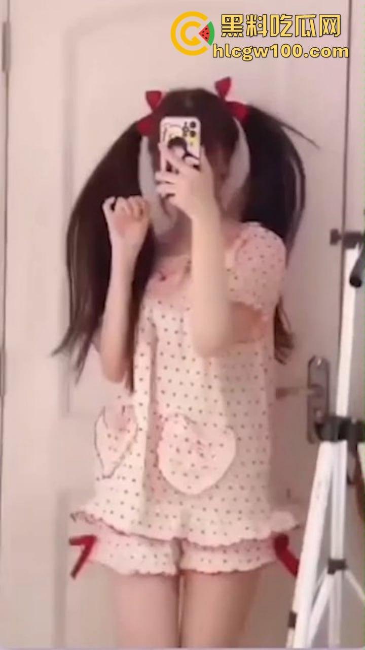 双马尾弹力腰女神来了 后入摇到全场窒息 这腰韧性堪比橡皮筋后入姿势切换丝滑  社会摇和青海摇全跪了！ 第4张