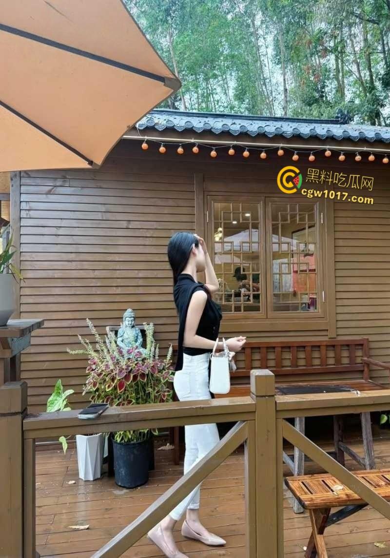 北京人妻【张霓裳】被金主调教爆操,美乳晃荡如水波荡漾,深喉口交骑乘后入,任金主肆意玩弄! 第4张 北京人妻【张霓裳】被金主调教爆操,美乳晃荡如水波荡漾,深喉口交骑乘后入,任金主肆意玩弄! 第4张