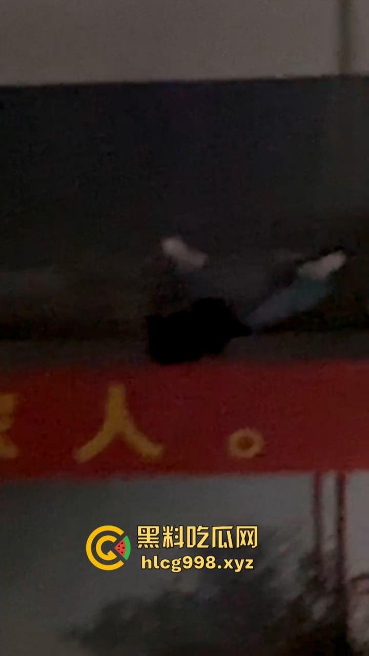 柳州机电一学生跳楼自杀 现场视频揭露真实原因 竟是连裤衩都赔干净了?? 第5张 柳州机电一学生跳楼自杀 现场视频揭露真实原因 竟是连裤衩都赔干净了?? 第5张