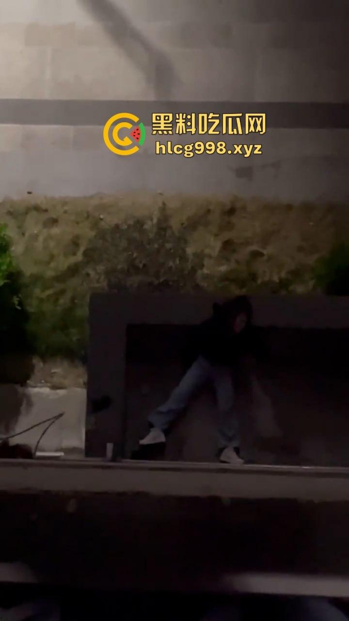 柳州机电一学生跳楼自杀 现场视频揭露真实原因 竟是连裤衩都赔干净了?? 第7张 柳州机电一学生跳楼自杀 现场视频揭露真实原因 竟是连裤衩都赔干净了?? 第7张