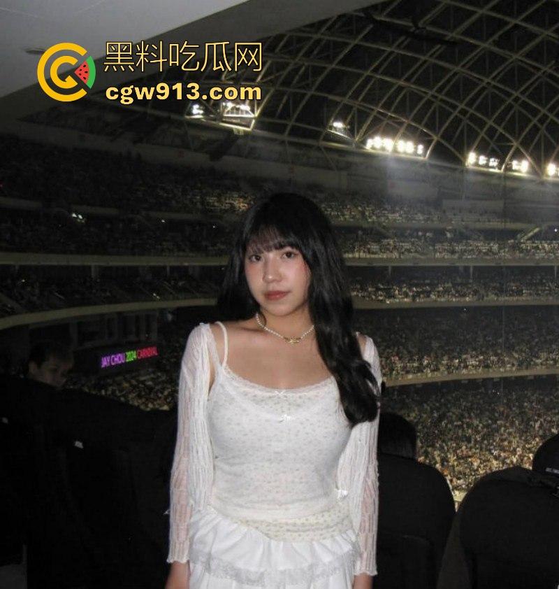 香港医学大学【李咏媚】校外兼职车模被金主相中，重金拿下调教，后入暴操肥臀细腰，道具开发肛穴！  第6张