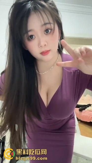 快手大奶少妇【官官】全裸给金主验货秀嫩逼，奶子晃瞎眼人老逼不老，只求有缘人操她黑逼！  第2张