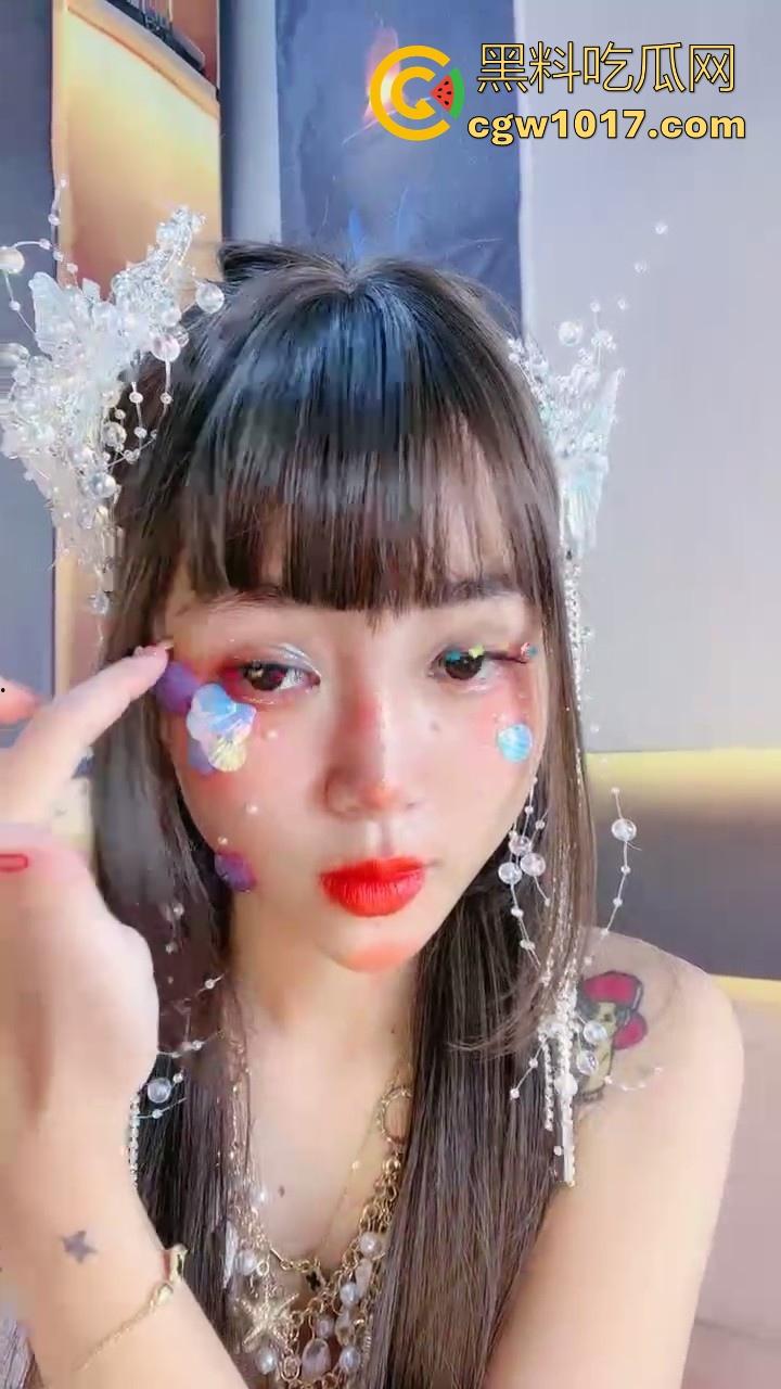 重口扩阴！【运动老师】直播拳交，巨大假鸡巴猛塞小穴，精神小妹的阴道巨大无比，看表情都塞习惯了！  第2张