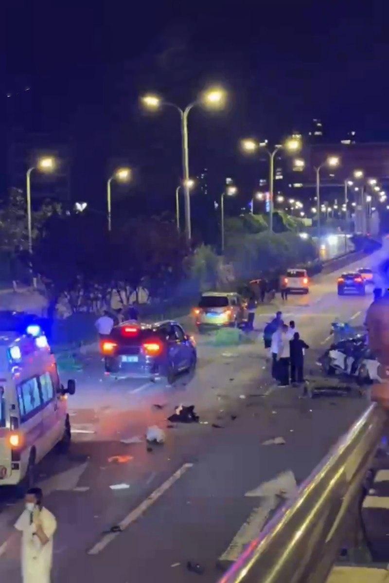 惨烈飞车爆脑!贵阳小米su7车主半夜上演激情狂飙,操作失误撞车造成1人当场死亡,现场惨烈恐怖 第3张 惨烈飞车爆脑!贵阳小米su7车主半夜上演激情狂飙,操作失误撞车造成1人当场死亡,现场惨烈恐怖 第3张