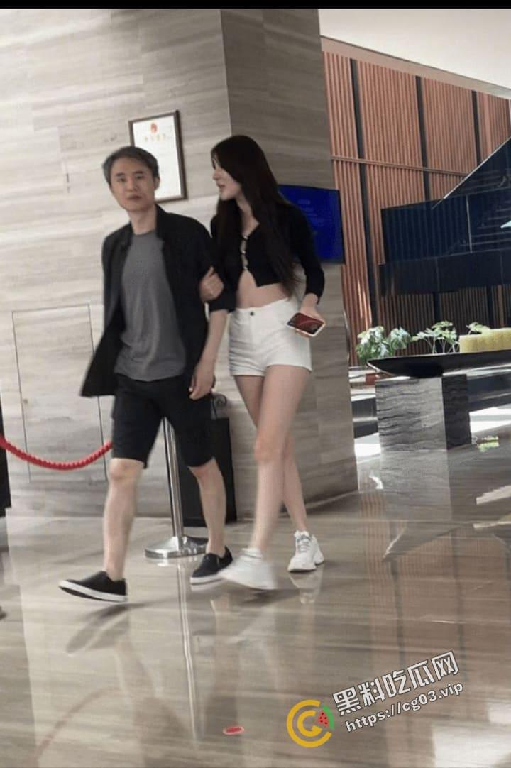 武汉大学周玄毅 教授与女学生聊骚被曝光 女学生杨帆性爱视图全集来啦!怪不得马薇薇会输,谁遇到这样的女人不迷糊呀 第2张 武汉大学周玄毅 教授与女学生聊骚被曝光 女学生杨帆性爱视图全集来啦!怪不得马薇薇会输,谁遇到这样的女人不迷糊呀 第2张