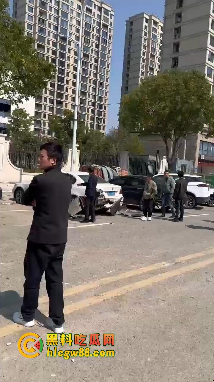 温州女司机上演生死时速，新手误把油门当刹车，狂飙130迈停不下来，最后靠撞车减速！  第7张