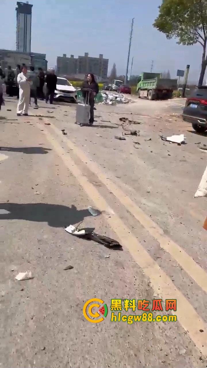 温州女司机上演生死时速，新手误把油门当刹车，狂飙130迈停不下来，最后靠撞车减速！  第10张