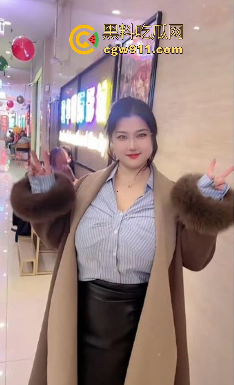 快手巨乳网红【波妞】私密私拍流出，微胖坦克吊钟乳肥臀，摇曳生姿骑乘，极品身材如视觉盛宴！  第2张