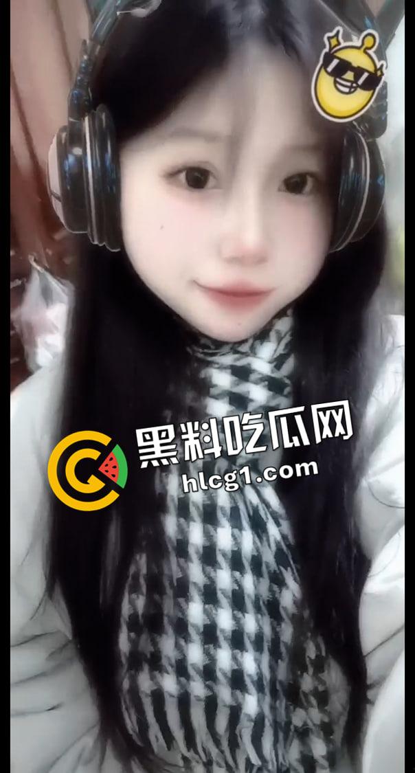 瓜友投稿！四川成都西北中学高三【李忠梅】渣女海王欺骗感情  风骚漏奶勾引 多平台账号实锤曝光 第3张