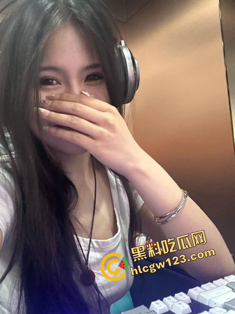 佛山新地儿桃子多到爆,妹子嫩得像鲜桃,短裙黑丝小妹齐聚骚逼扎堆,肉香奶嫩逼紧晚到没你份! 第9张 佛山新地儿桃子多到爆,妹子嫩得像鲜桃,短裙黑丝小妹齐聚骚逼扎堆,肉香奶嫩逼紧晚到没你份! 第9张