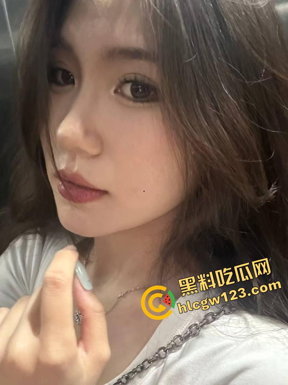 佛山新地儿桃子多到爆,妹子嫩得像鲜桃,短裙黑丝小妹齐聚骚逼扎堆,肉香奶嫩逼紧晚到没你份! 第10张 佛山新地儿桃子多到爆,妹子嫩得像鲜桃,短裙黑丝小妹齐聚骚逼扎堆,肉香奶嫩逼紧晚到没你份! 第10张