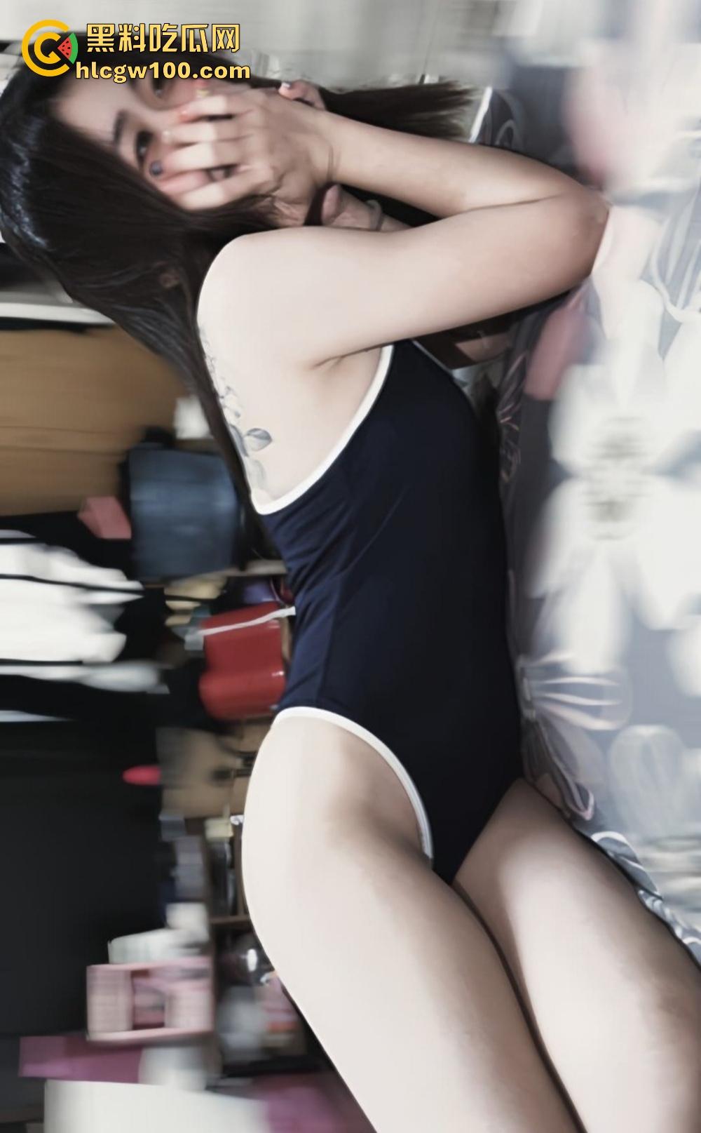 约炮大神亲曝极品操作21岁纹身大学妹【卢欣柔】铭文学生妹口技惊人，镜前口交被猛抽到高潮，这身材简直无敌！  第2张