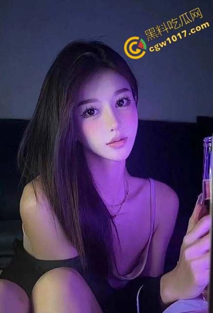 海角大神与完美嫂子试衣间荒淫！36D雪乳翘臀加持，弟弟把持不住硬顶嫩穴，直捣黄龙疯狂喷精！  第2张