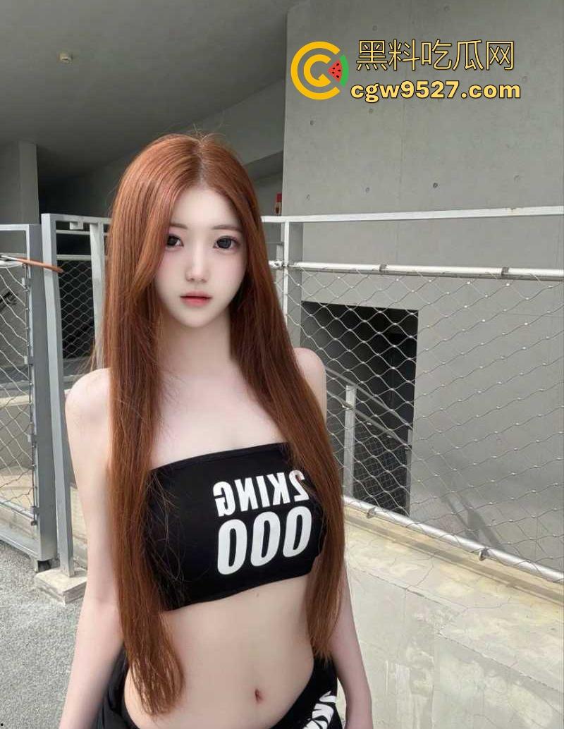 上海工商学院【刘亚雯】被金主爆操视频流出！情趣女仆装开档丝袜，后入狂野花式做爱，反差的极致魅惑！  第4张